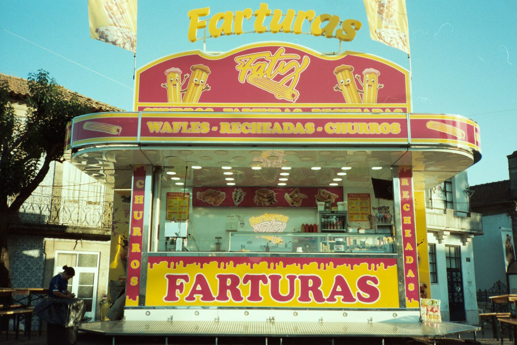 Farturas stand at the fair, after dark