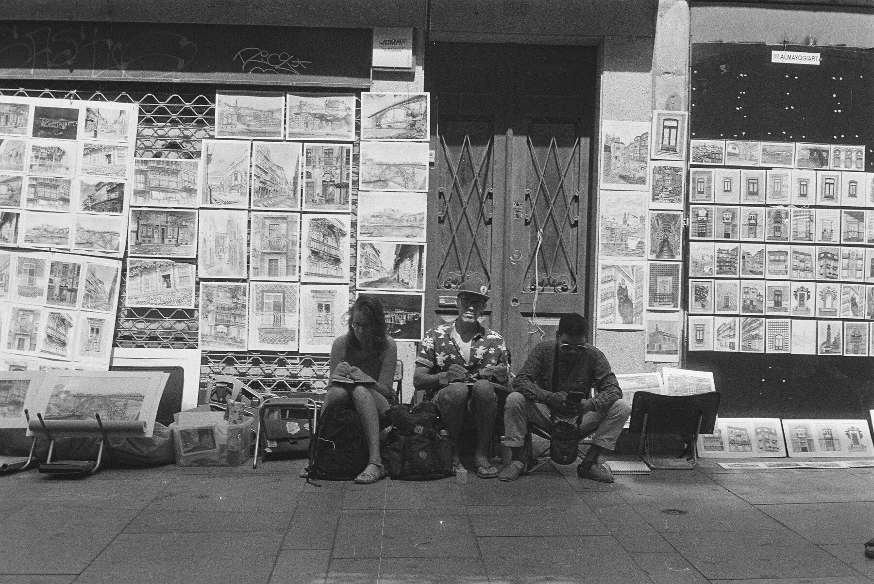Street musicians, bench